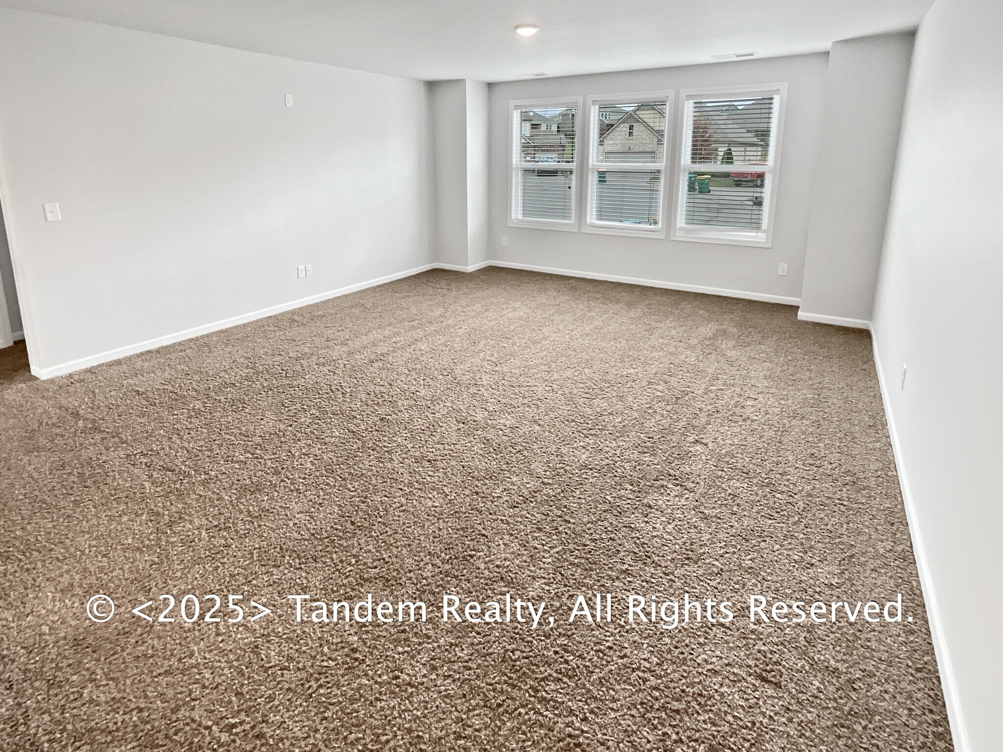 Building Photo - 8020 Forest Hills Dr