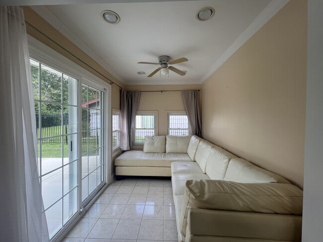 Building Photo - 1380 Rosedale Ln