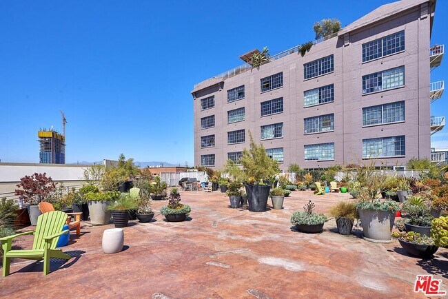 Building Photo - 1855 Industrial St