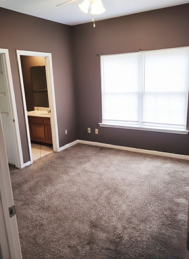 Building Photo - 2925 Hargrove E Rd