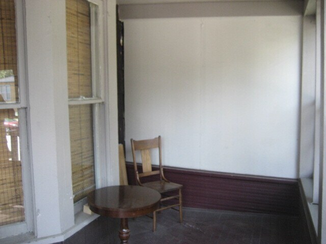 porch - 1009 18th Ave SE