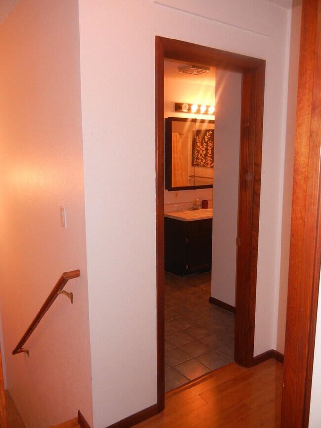 Building Photo - Cute 3 Bedroom Condo- Walking Distance to MSU Campus!