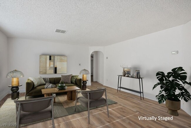 Building Photo - 2879 Green Tree Ave