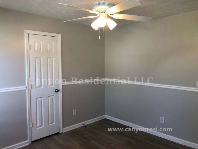 Building Photo - Beautiful 3b Room! Move in ready!