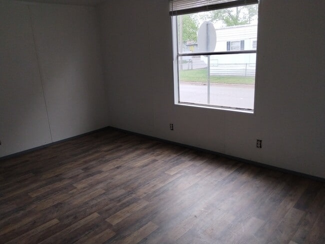 Building Photo - 209 S Avenue