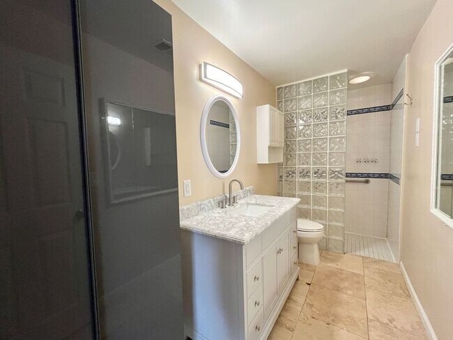 Building Photo - 3 Bd 3 Ba + Office + Den + Arizona Room!