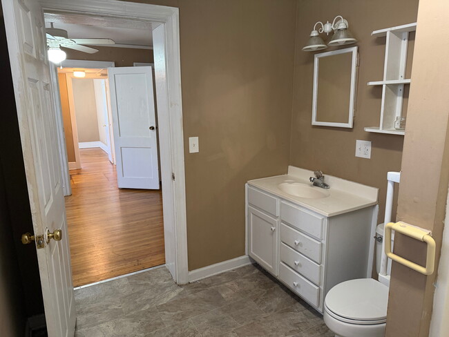 Building Photo - 2414 Poplar St