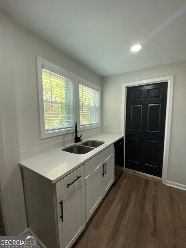 Building Photo - 901 Pacific Ave