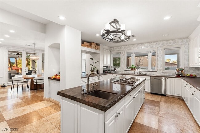 Building Photo - 2057 Troon Dr