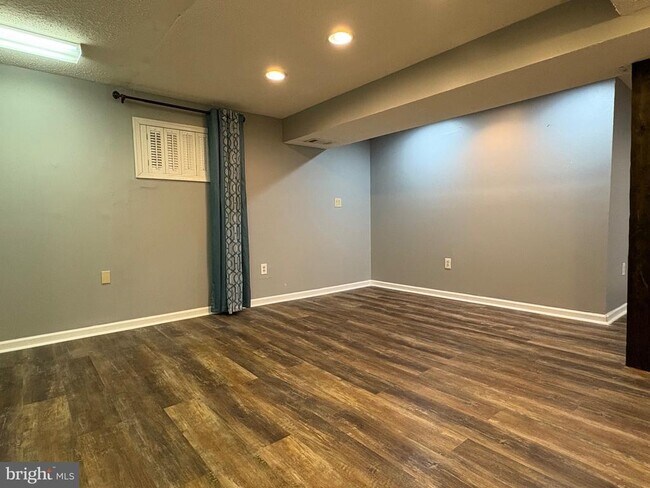 Building Photo - 12654 Valleywood Dr