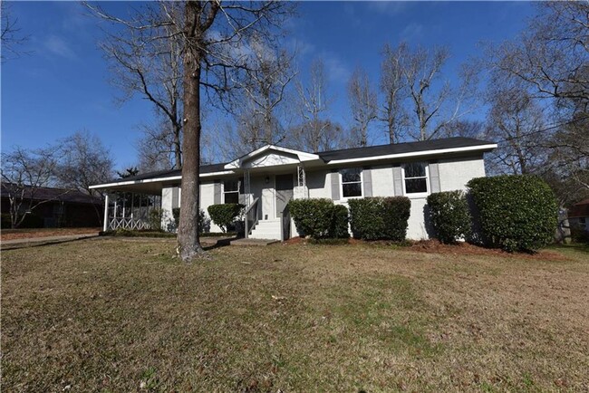 Building Photo - Beautiful 3 bedroom, 2 bath home in Opelika