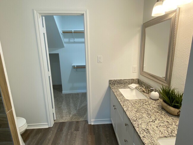 Building Photo - 24029 S Wildwood Dr