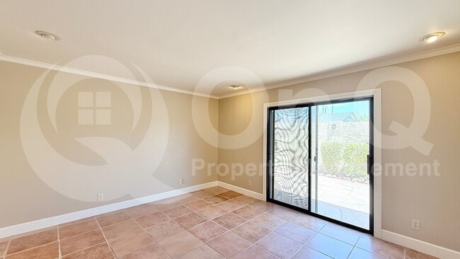 Building Photo - 3821 S Kenwood Ln