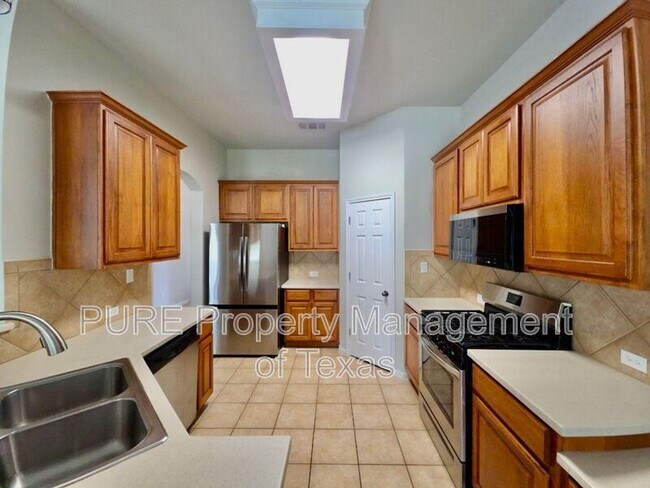 Building Photo - 1104 Kensington Castle Trl