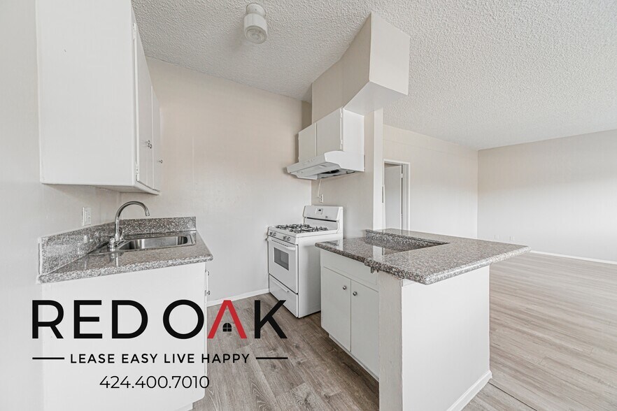 Building Photo - 2030 E Whiting Ave