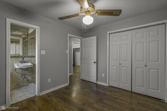 Building Photo - 1602 San Saba St