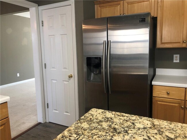 Building Photo - 5871 Haterleigh Dr