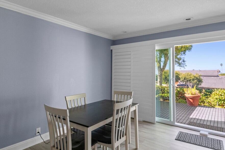 Building Photo - 257 Avenida Adobe