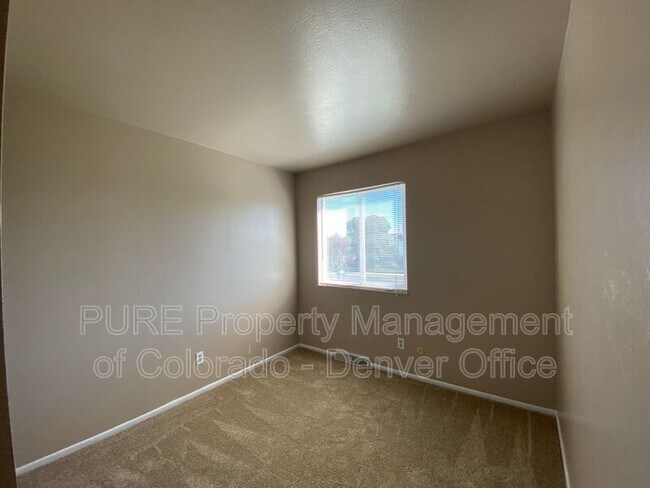 Building Photo - 10750 Owens St