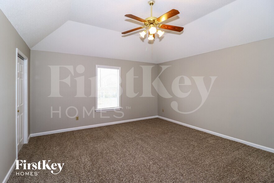 Building Photo - 9689 Kingsridge Dr