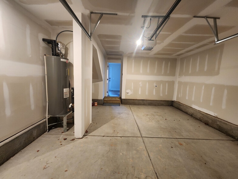 Building Photo - Room in Townhome on Levy Wy