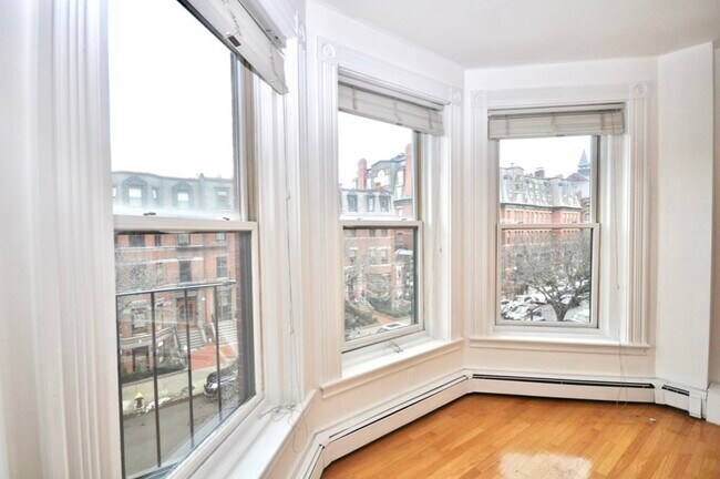 Building Photo - 221 Newbury St