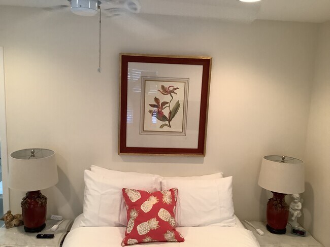 Building Photo - 2700 1st NE Ave