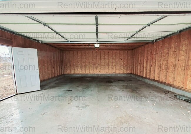 Building Photo - 229 Linden Ave