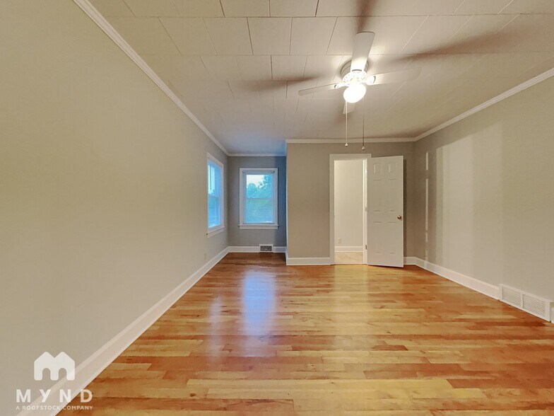 Building Photo - 403 S Beaver St