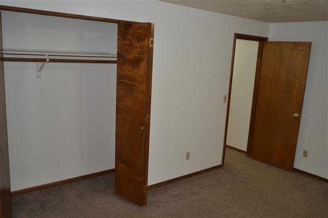 Building Photo - 2 Bedroom 1.5 Bathroom 4 plex (6 month lea...