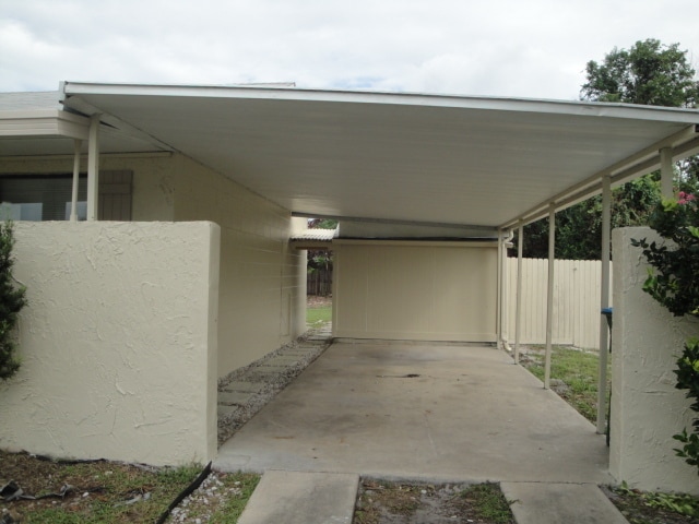 Building Photo - CLOSE TO SHOPPING AND SCHOOLS AVAIL OCTOBER 2nd