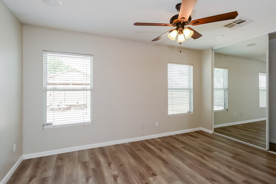 Building Photo - 2436 E Olivine Rd
