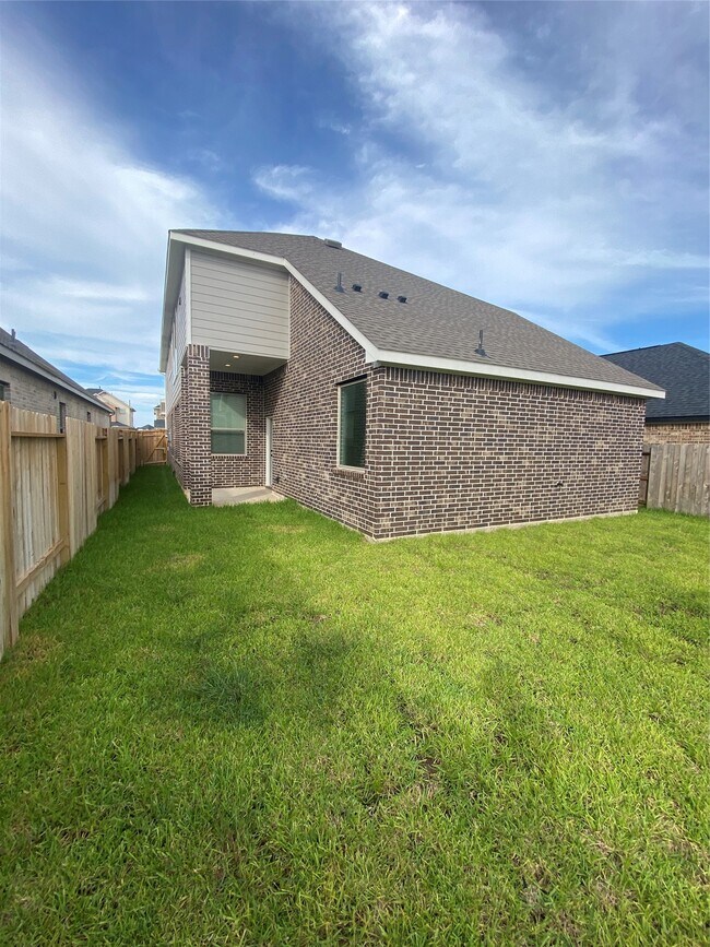 Building Photo - 31323 Balsam Hawk Ln