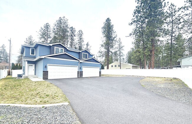 Building Photo - $2,200 - 3 Bed / 2.5 Bath Gorgeous Newer Built Duplex in North Spokane