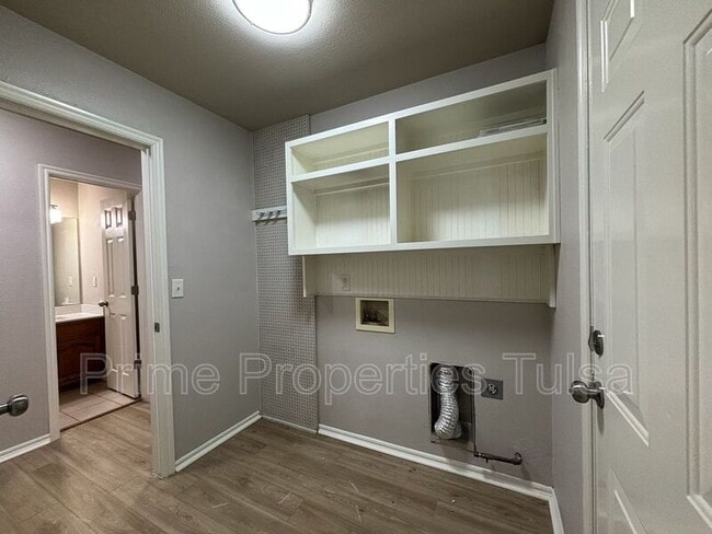 Building Photo - 10333 E 112th St S