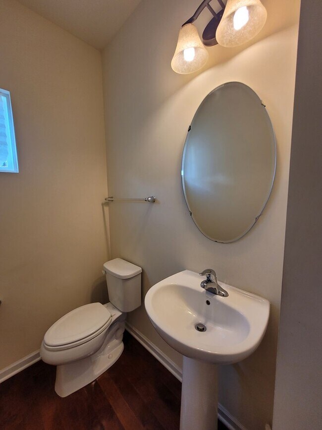 Building Photo - Beautiful 3 Bedroom in Carnegie