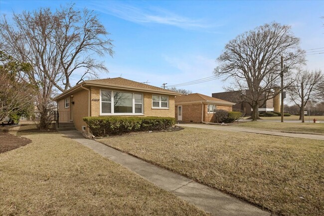 Building Photo - 4538 Dempster St