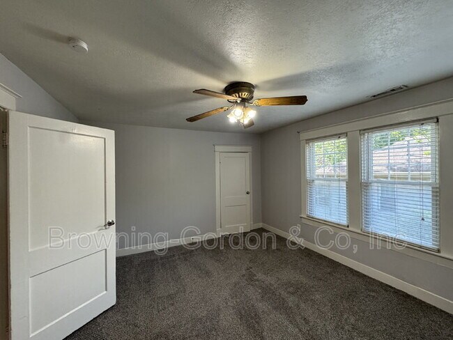 Building Photo - 1804 15th Ave S