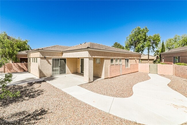 Building Photo - 705 Trixis Pl