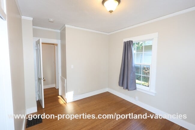 Building Photo - MOVE IN SPECIAL: SE Cesar E Chavez Blvd - ...