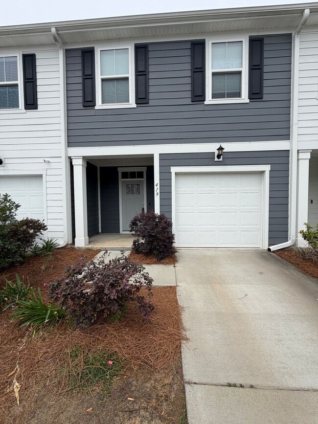 Building Photo - Beautiful 3 Bed / 2.5 Bath Townhome in Foxbank Plantation
