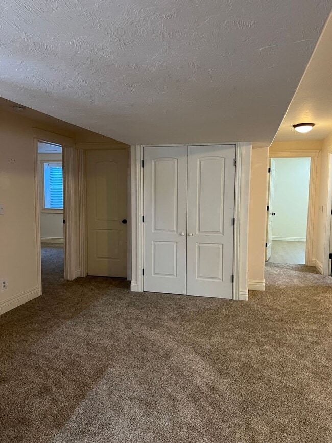 Building Photo - **$100 OFF FIRST MONTHS RENT IF A LEASE IS...