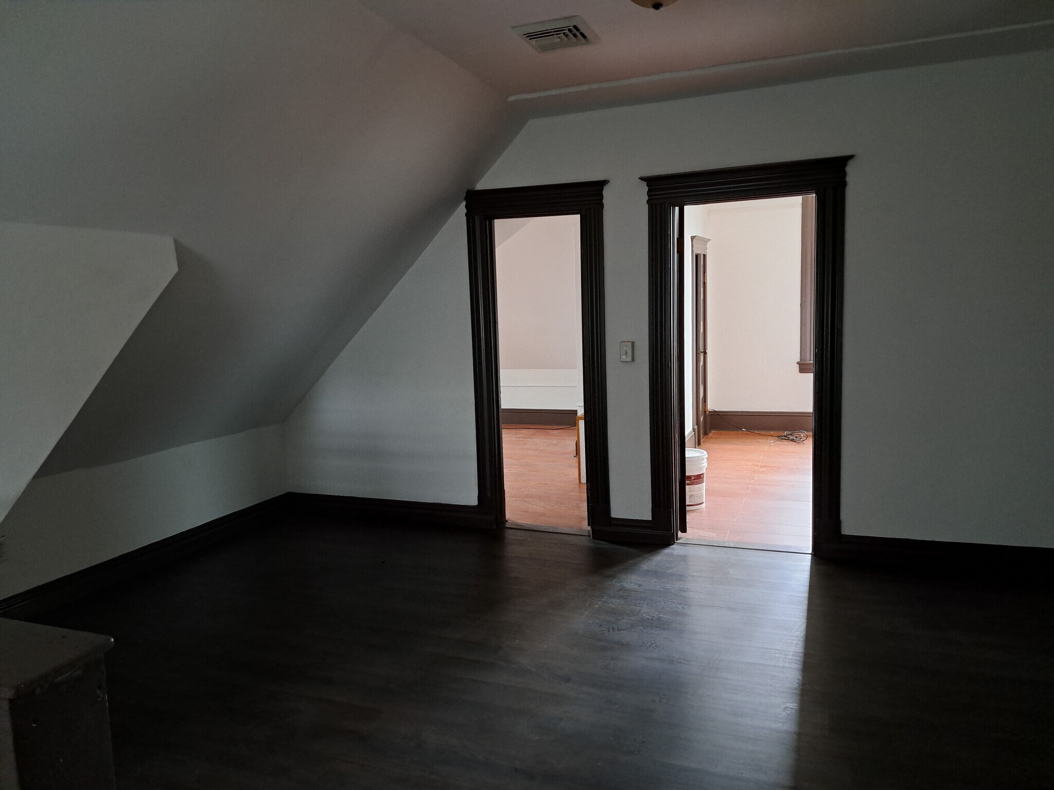 Building Photo - 261 Maple St