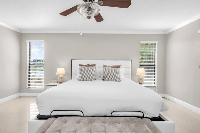 Building Photo - 3250 Lakeview Blvd