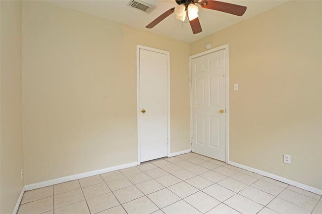 Building Photo - 2460 W Shane St