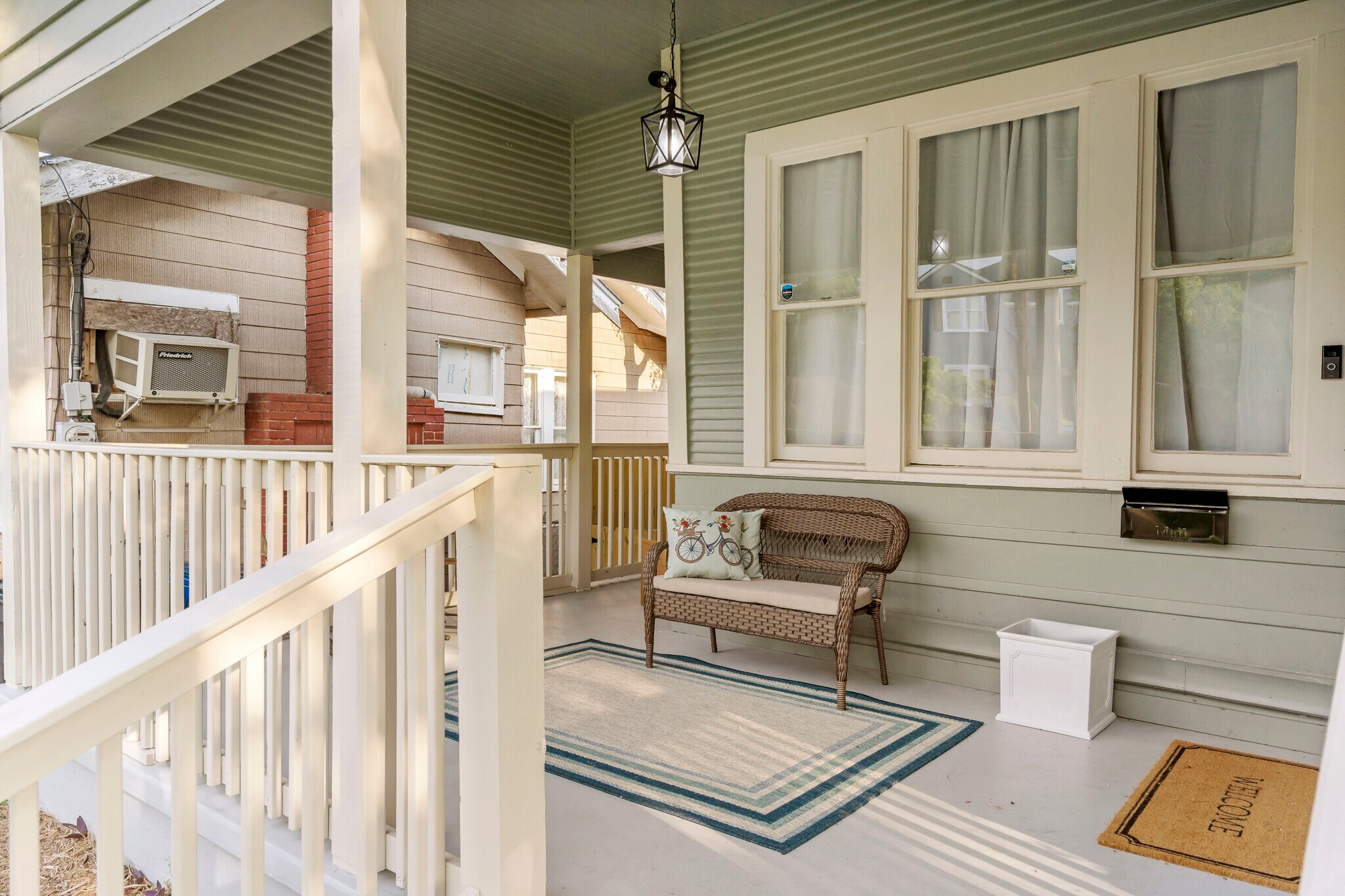 Building Photo - 506 E Evergreen St