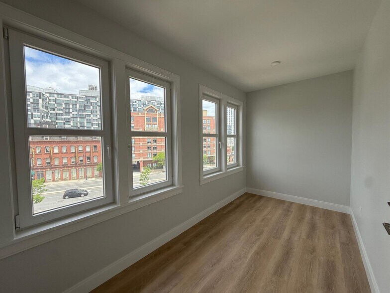 Building Photo - 37 Gore St