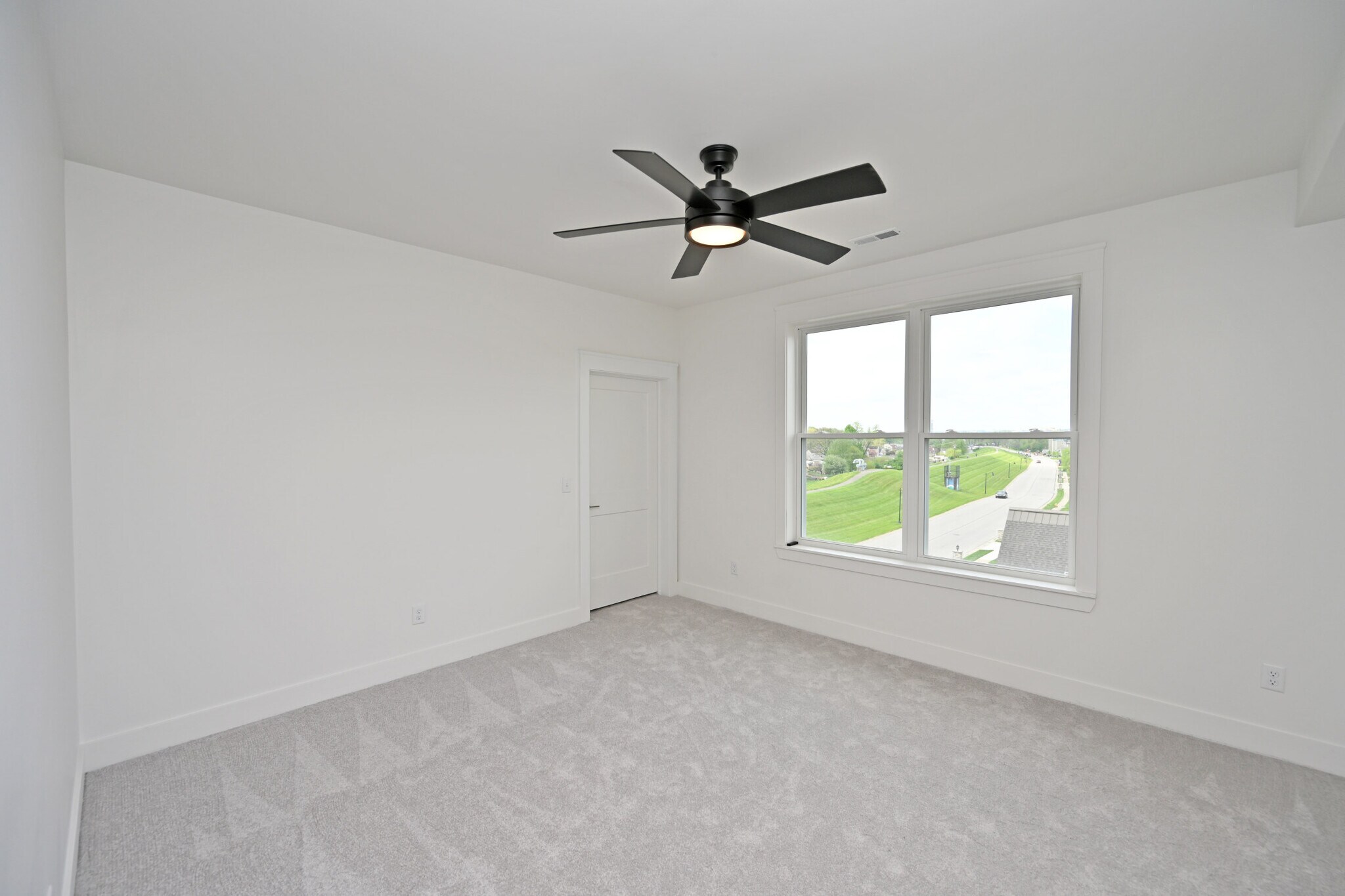 Master Bed - 617 Manhattan Blvd
