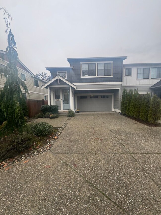 Building Photo - Luxury 3  Bedroom 2.5 Bath Townhome Located in Kirkland