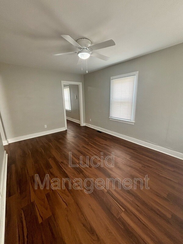 Building Photo - 1547 Longfield Ave